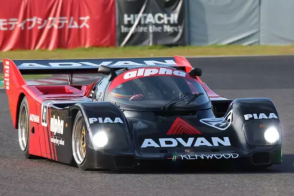 「赤黒ボディを見ただけでクルマ好きは血の温度が一度上がる！　「ADVAN」カラーが脳裏に焼き付いているレースマシンたち」の画像