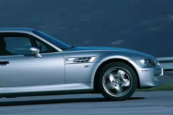 なんか「スゴそう」だけど「なんちゃって」もある！　「サメエラフェンダー」が印象的なクルマ３選