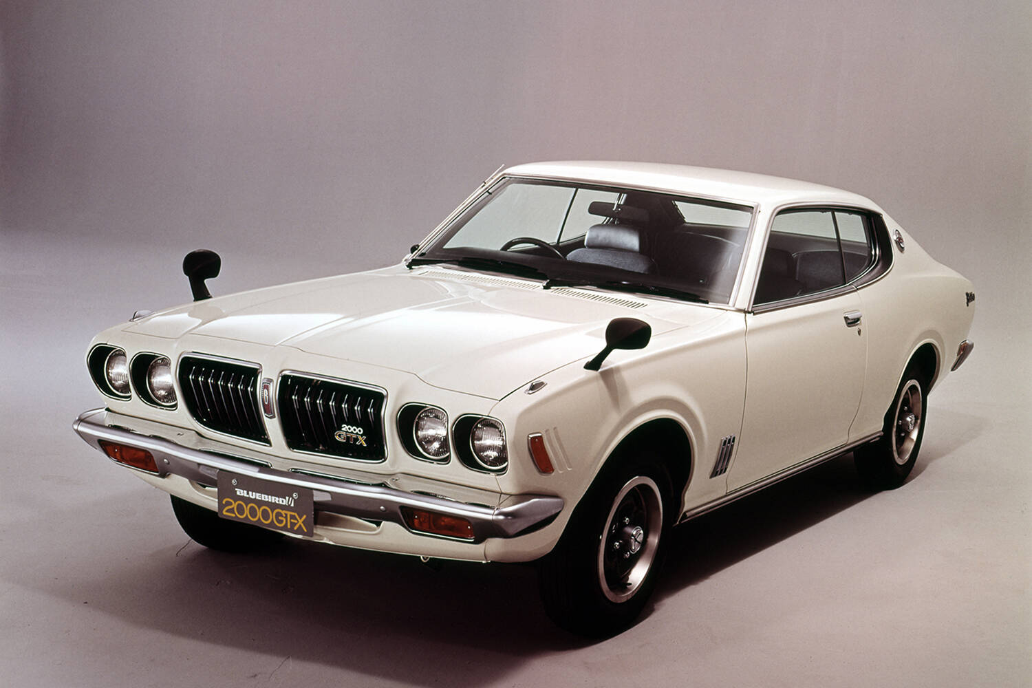 なんか「スゴそう」だけど「なんちゃって」もある！　「サメエラフェンダー」が印象的なクルマ３選