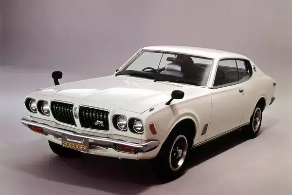 「なんか「スゴそう」だけど「なんちゃって」もある！　「サメエラフェンダー」が印象的なクルマ３選」の画像