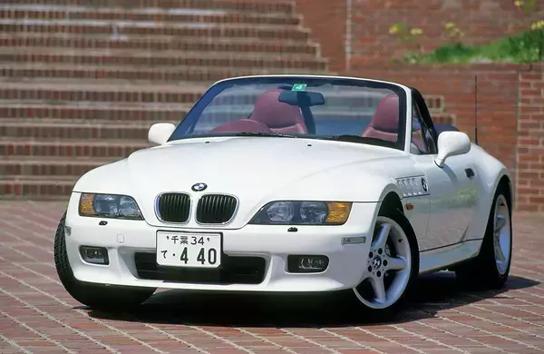 「なんか「スゴそう」だけど「なんちゃって」もある！　「サメエラフェンダー」が印象的なクルマ３選」の画像