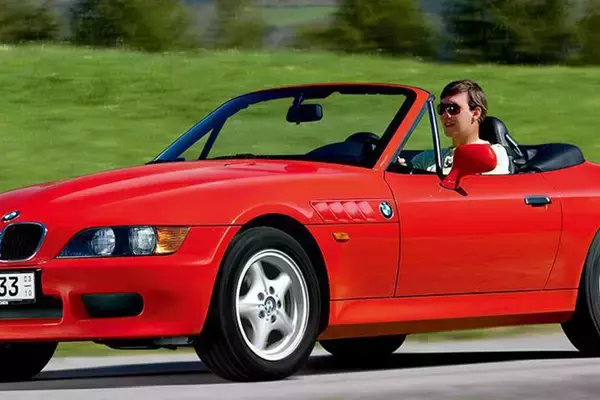 「なんか「スゴそう」だけど「なんちゃって」もある！　「サメエラフェンダー」が印象的なクルマ３選」の画像