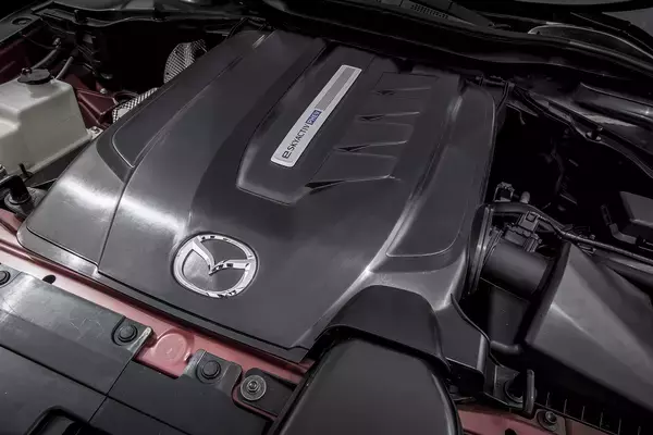 「【試乗】マツダの新たな挑戦は成功の匂いしかしない！　CX-60プロトの直6ディーゼルとPHEVに乗った」の画像