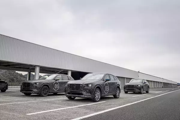 「【試乗】マツダの新たな挑戦は成功の匂いしかしない！　CX-60プロトの直6ディーゼルとPHEVに乗った」の画像