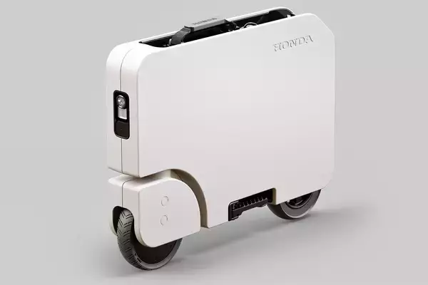 「なんこれ「走るアタッシュケース」じゃん！　たった15万円で市販するホンダの「モトコンパクト」が欲しいのに日本販売はナシ!!」の画像