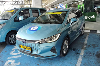 高速での渋滞の原因は……穴ぼこってマジか！　ジャカルタの驚き交通事情