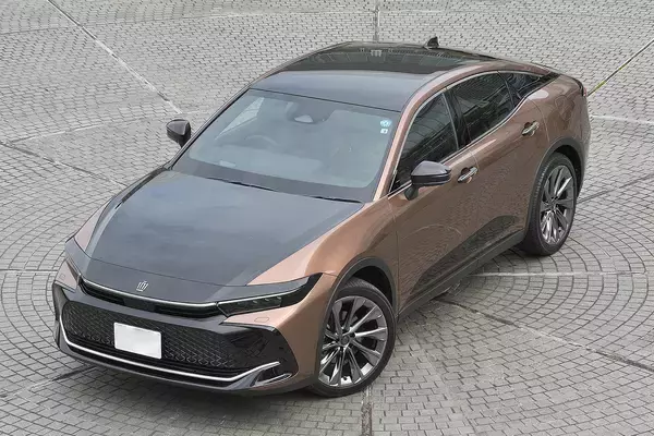 ホントにモーター付いてる!?　電動車嫌いもこれなら乗れるハイブリッド「らしからぬ」クルマ５台