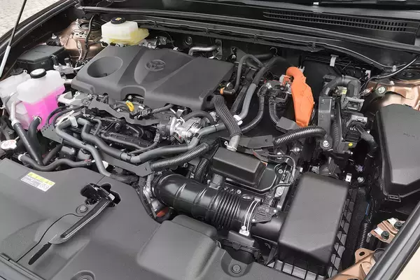 「ホントにモーター付いてる!?　電動車嫌いもこれなら乗れるハイブリッド「らしからぬ」クルマ５台」の画像