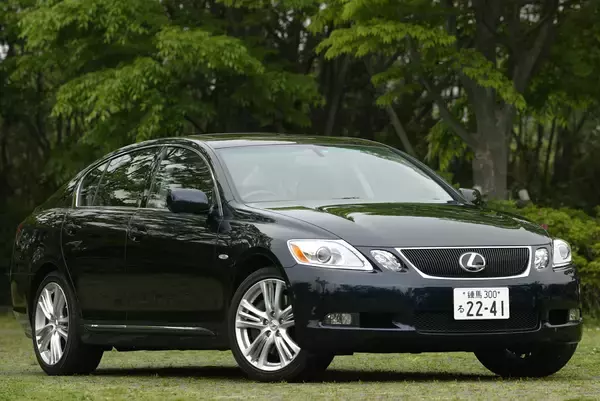 「ホントにモーター付いてる!?　電動車嫌いもこれなら乗れるハイブリッド「らしからぬ」クルマ５台」の画像