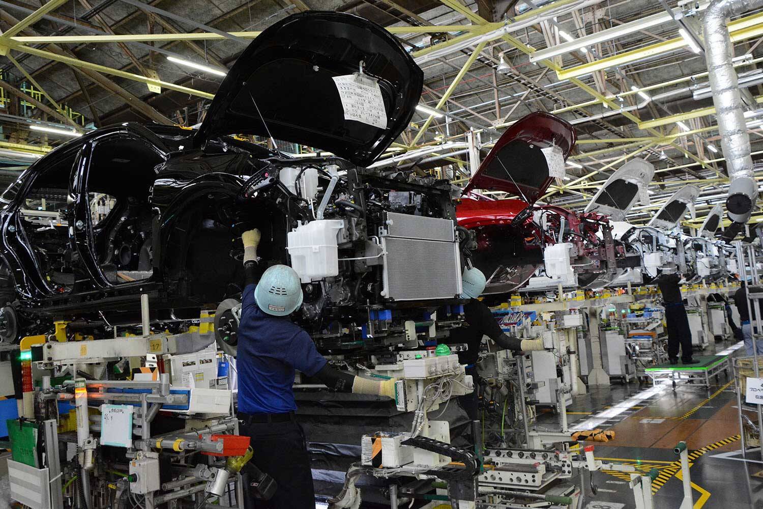 新車の納車時に「次の乗り替え車種」の注文を打診！　もはや異常事態の新車販売現場