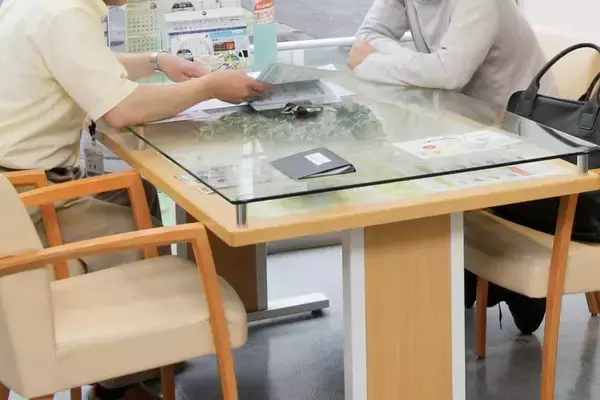 「新車の納車時に「次の乗り替え車種」の注文を打診！　もはや異常事態の新車販売現場」の画像