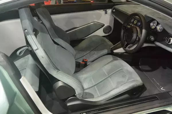 「ケータハムが作るとEVでもライトウエイトスポーツになる！　2026年発売予定モデルの試作車を早くも公開【TAS2024】」の画像