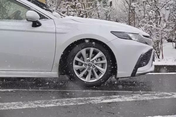 「【試乗】オールシーズンタイヤってどんな感じ？　初体験でウエットも雪道も走ってみたらかなり「アリ」な選択だった」の画像