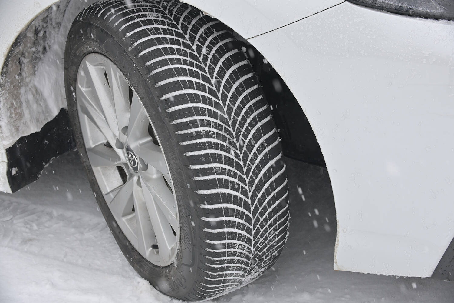 【試乗】オールシーズンタイヤってどんな感じ？　初体験でウエットも雪道も走ってみたらかなり「アリ」な選択だった