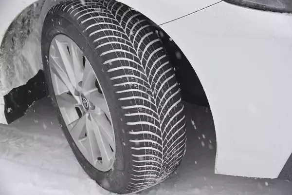 「【試乗】オールシーズンタイヤってどんな感じ？　初体験でウエットも雪道も走ってみたらかなり「アリ」な選択だった」の画像