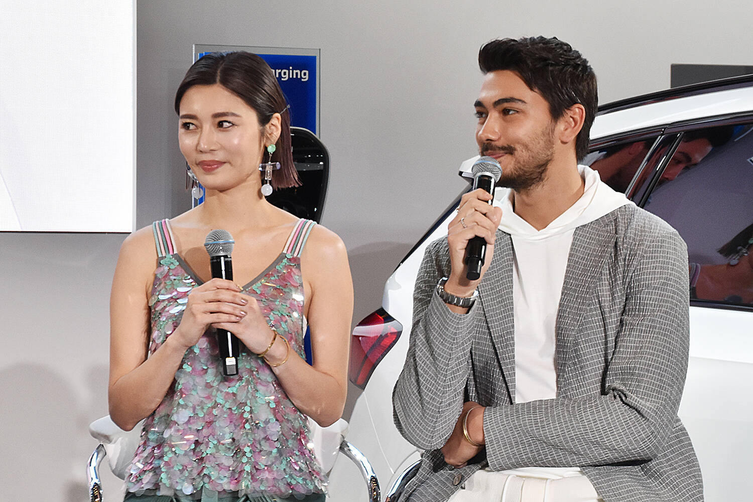 新しいBMWのコンパクトSUVはガソリンと電気の二刀流！　デザインよし走りよし使い勝手よしと三拍子揃ったX１／iX１が登場