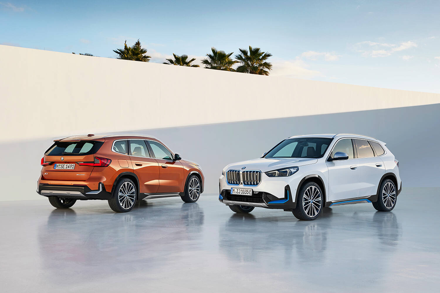 新しいBMWのコンパクトSUVはガソリンと電気の二刀流！　デザインよし走りよし使い勝手よしと三拍子揃ったX１／iX１が登場