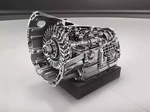 「ドイツ製プレミアムミニバンが進化！　メルセデス・ベンツがV クラスを一部改良」の画像