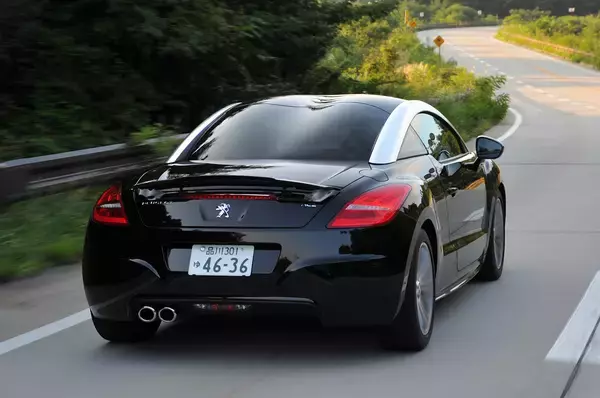 「MT登場で話題のスープラの屋根にも「２つのコブ」！　じつはスポーツカーの定番「ダブルバブル」は何のため？」の画像