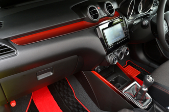 どう考えても「安すぎる」スイフトスポーツ！　コスパ最強説もあるけど「安いがゆえの欠点」はないのか？