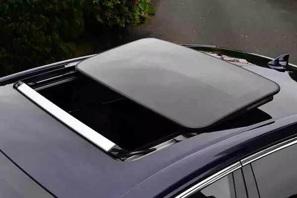 「百万単位の出費なのに新車を買った人の約半数が納車後に後悔!!　じゃあ後悔しないで済む「クルマ選び」の方法とは？」の画像