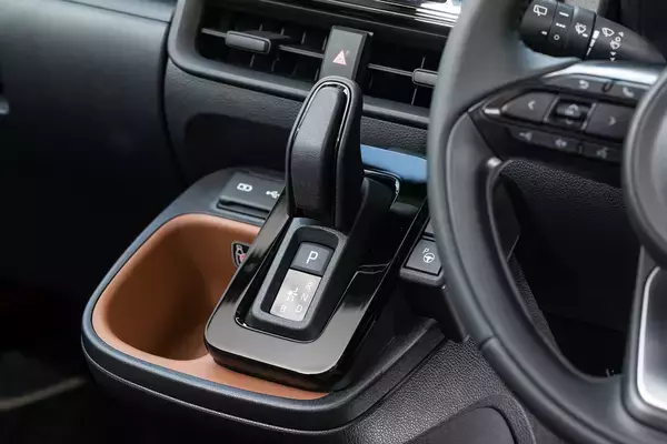 「百万単位の出費なのに新車を買った人の約半数が納車後に後悔!!　じゃあ後悔しないで済む「クルマ選び」の方法とは？」の画像