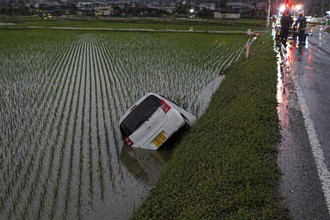 田んぼにクルマを落っことしちゃった！　田んぼダイブで農家への補償っていくらかかる？