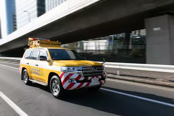 「まさかの総距離300km超え！　激レアな「幸運の黄バイ」とは？　女性パトロール隊員＆社員に聞いた知られざる「首都高の秘密」」の画像