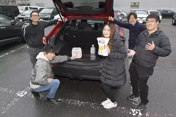 「電気自動車なら米も炊けるぞっ！　ってわけでEVならではの旅の楽しみ方を提案！　WEB CARTOP編集部員が大阪→東京出張の間にSA・PAで「ご飯に合うおかず」を探して実食してみた」の画像