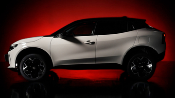 アルファロメオが日本向けに動いた！　設定のない「白」のボディカラーをまとった限定車が爆誕