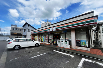 店舗を利用しないのにコンビニやスーパーに駐車するクルマがけっこういる！　これって違法行為？