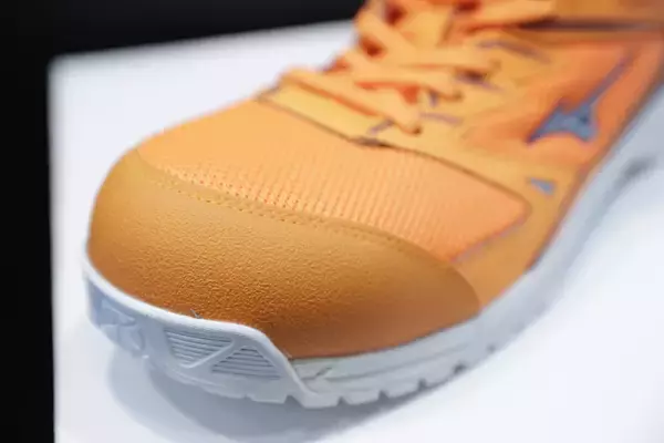 「北京オリンピックのウェアも手がける「ミズノ」がどうして「自動車イベント」に？　意外と知らないクルマ業界との親和性【大阪オートメッセ2022】」の画像