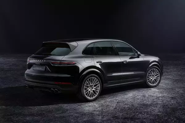 専用エクステリアの採用で特別な1台に！　ポルシェ・カイエン プラチナエディションが登場