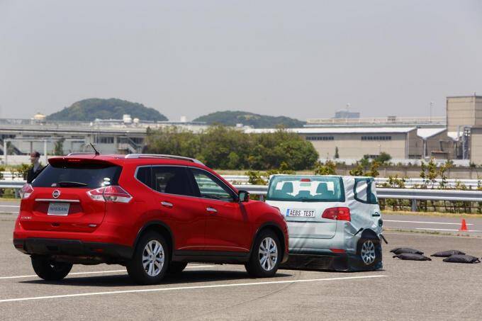 事故をゼロにしてくれる神装備じゃない！　運転者が認識すべき「自動ブレーキ」が作動しないケースとは