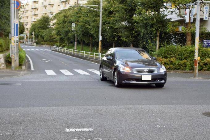 たかが右折と侮るな 危険を減らす正しい 交差点での右折待ち 方法３つ 19年8月13日 エキサイトニュース