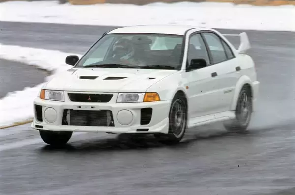 「4WDスポーツ乗りは安全のためにも覚えておくべき！　ランエボVが世界に広めたゼロカウンター走法とは」の画像