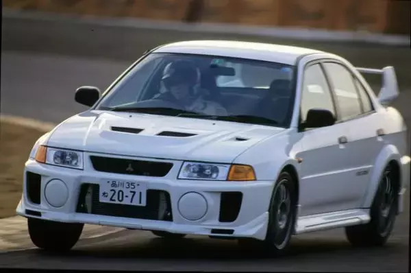 「4WDスポーツ乗りは安全のためにも覚えておくべき！　ランエボVが世界に広めたゼロカウンター走法とは」の画像