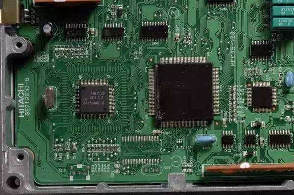 「いまどきのクルマの驚くべき中身！　窓の開け閉めも通信で行われる車内ネットワーク「CAN-BUS」とは」の画像