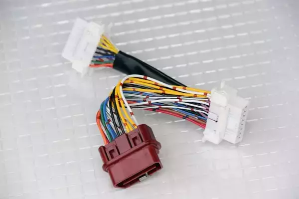 「いまどきのクルマの驚くべき中身！　窓の開け閉めも通信で行われる車内ネットワーク「CAN-BUS」とは」の画像