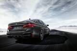 「BMW M5に誕生35周年を記念した限定車「35 Jahre Edition」が登場」の画像1