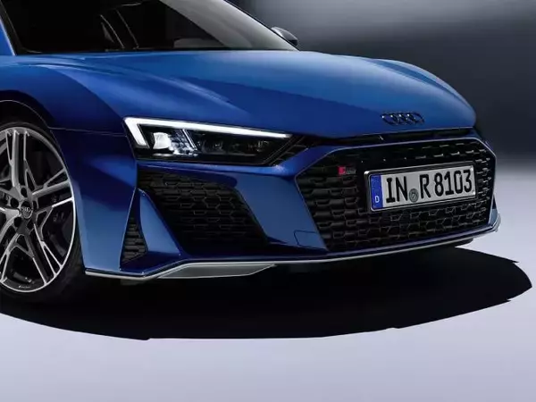 「車名にパフォーマンスを追加！　アウディのフラッグシップスポーツモデル「R8」が一部改良を実施」の画像