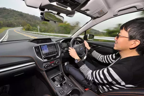「現役医師の回答は？　クルマの運転時にかけるサングラス選びで注意すべきこととは」の画像