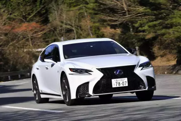 「スマホナビも後付けナビも消える？　最新のクルマに純正ナビが必須になる「道案内以外」の理由」の画像