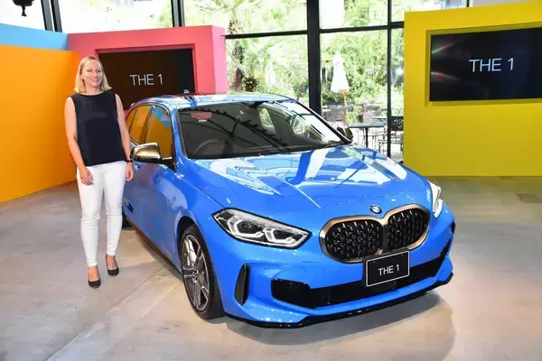 後退時のハンドル操作を自動で行う機能も！　多くの人に「駆けぬける歓び」を届けるべくBMW新型1シリーズが登場