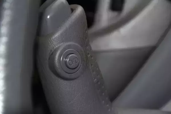 ATレバーにあった「オーバードライブ」ボタンを最近のクルマから見かけなくなった理由