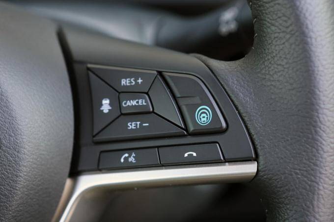 兄か？　弟か？　メーカー違いの兄弟車の正解の選び方とは