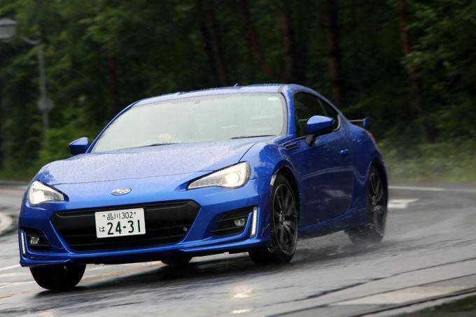 兄か？　弟か？　メーカー違いの兄弟車の正解の選び方とは