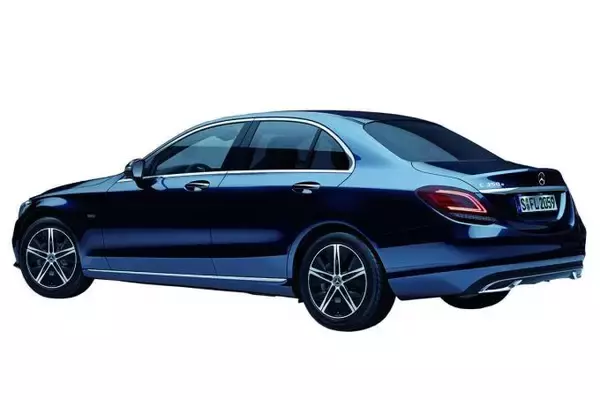 熟成極めるメルセデス・ベンツCクラスにプラグインハイブリッド「C350eアバンギャルド」を追加