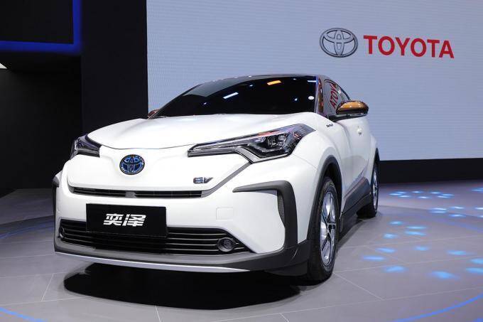 ファンの多い純粋エンジン車は消えゆく運命？　世界中で進む電動化の黒幕は誰なのか