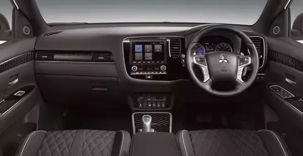 「最新オーディオ＆カーナビシステムを搭載！　三菱アウトランダーとアウトランダーPHEVが一部改良」の画像